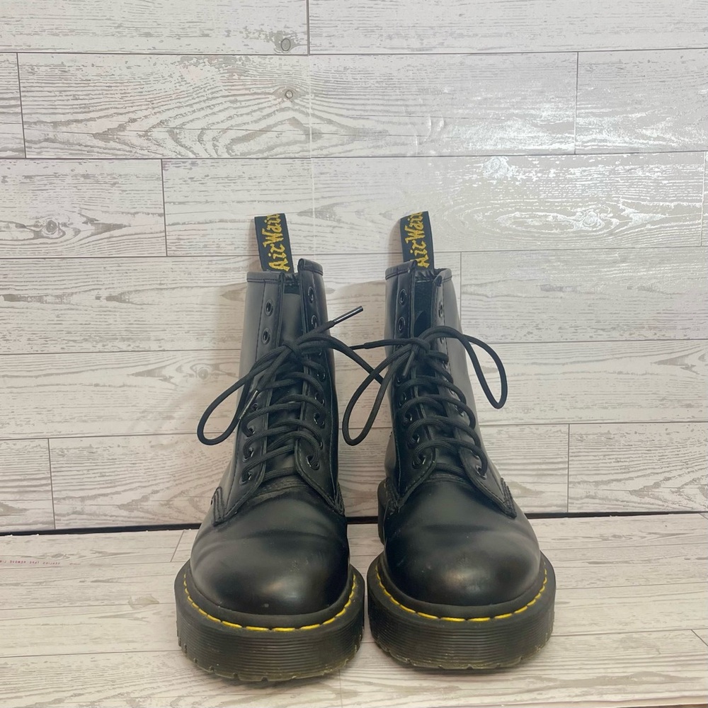 Dr. Martens Black Air Wair Combat Boots with Bouncing Soles Sz 8